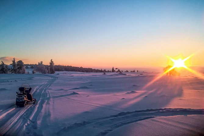 Snowmobile Driving - Morning start - Choosing between solo driving, shared riding, and the sleigh