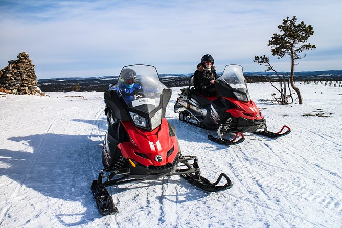 Snowmobile Safari in the Forest - A warm hut and lunch beside the fire