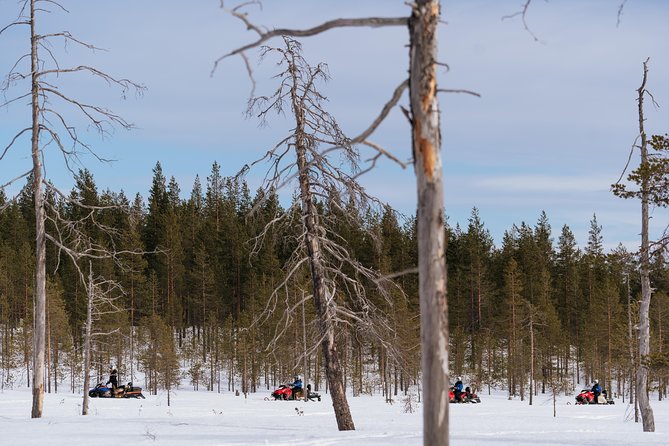 Snowmobile Safari into the Wilderness, Apukka Resort Rovaniemi - Getting ready in proper winter clothing