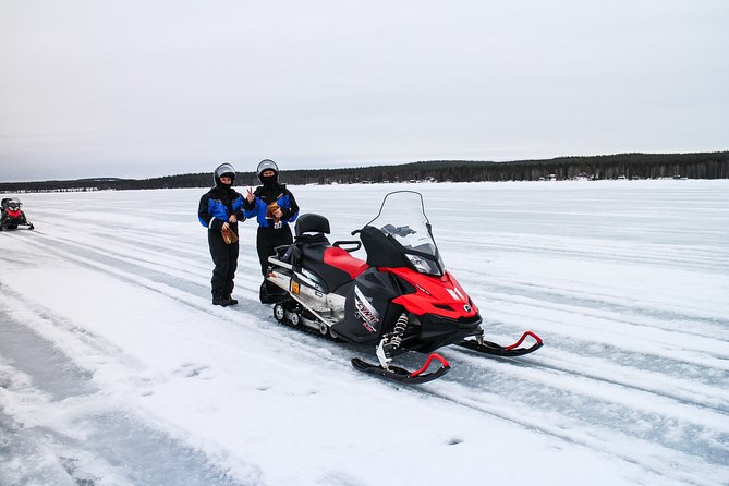 Snowmobile Safari on the Tundra - Learning to handle a Lynx snowmobile