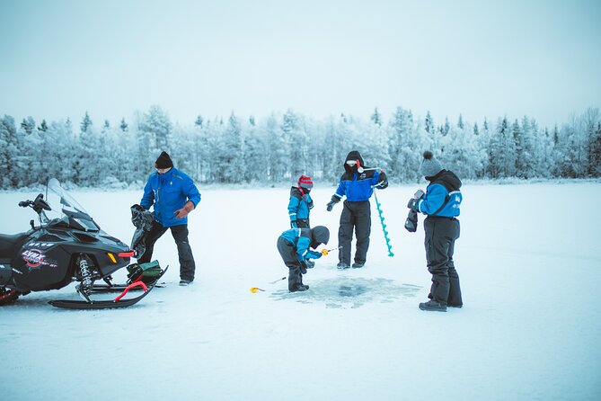 Snowmobiling and ice fishing in Apukka Resort, Rovaniemi - Family fit and group comfort