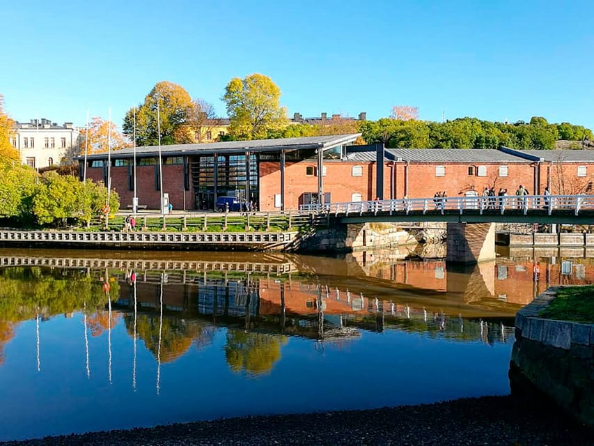 Suomenlinna: Guided Walking Tour with an Authorized Guide - Artillery Bay and the fortress story