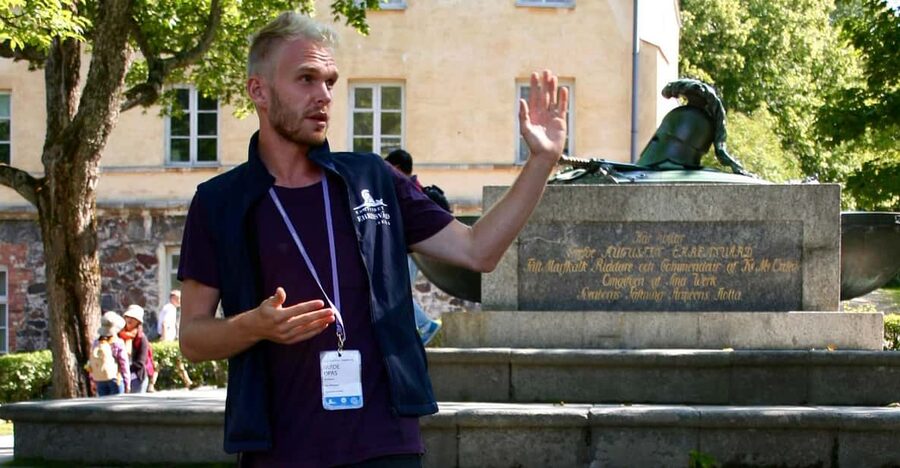 Suomenlinna: Guided Walking Tour with an Authorized Guide - Who will get the most from this walk?