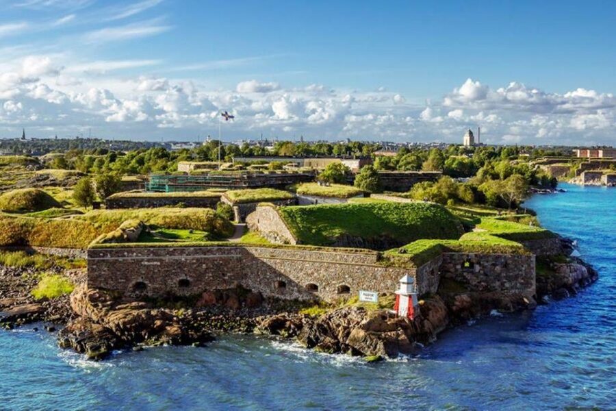 Suomenlinna: Private Tour with an Authorized Guide - Why a guided walk helps at Suomenlinna