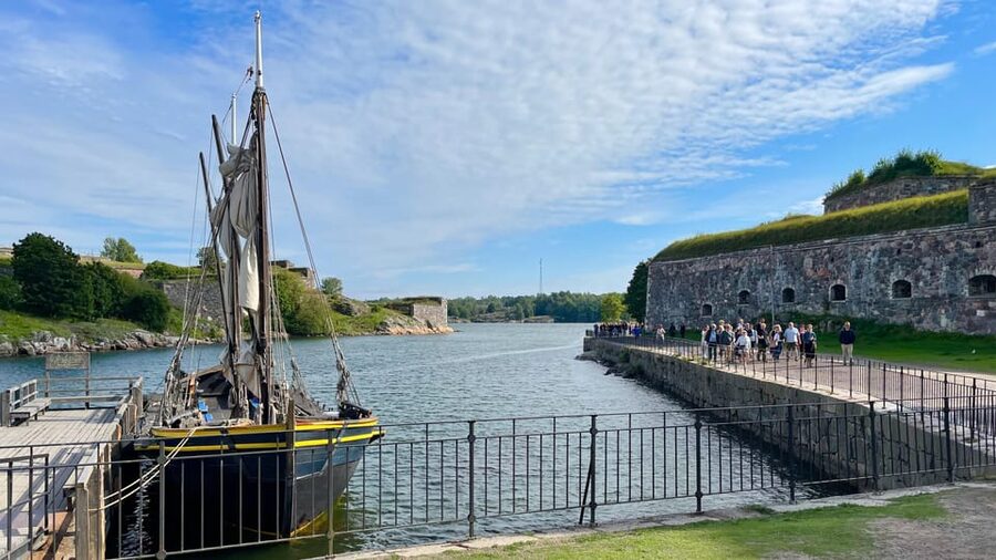 Suomenlinna tour in French with Doro - What makes this Suomenlinna tour worth your time