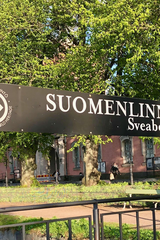 Suomenlinna tour in French with Doro - Kustaanmiekka brings the fortifications to life