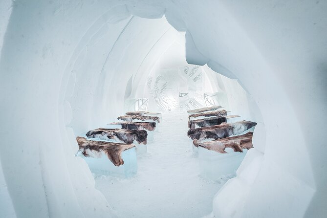 Visiting package: Guided Tour at Arctic Snow Hotel - Ice Bar drinks and free time