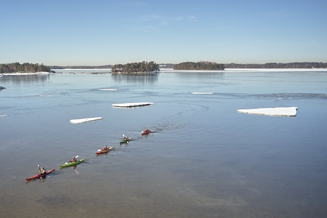 Winter kayaking in Eastern Helsinki archipelago - Kallahdenniemi Beach and the changing ice