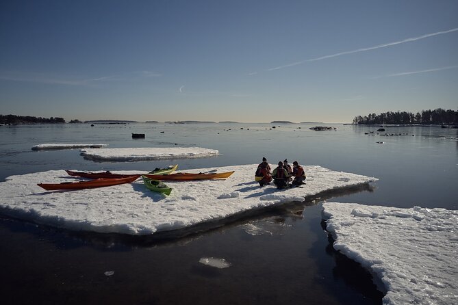 Winter kayaking in Eastern Helsinki archipelago - Warm drinks after a cold-water outing