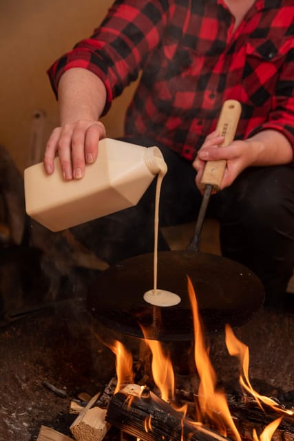 Ylläs: Fireside tasting in a traditional lavvo - Lappish pancakes with smoked reindeer