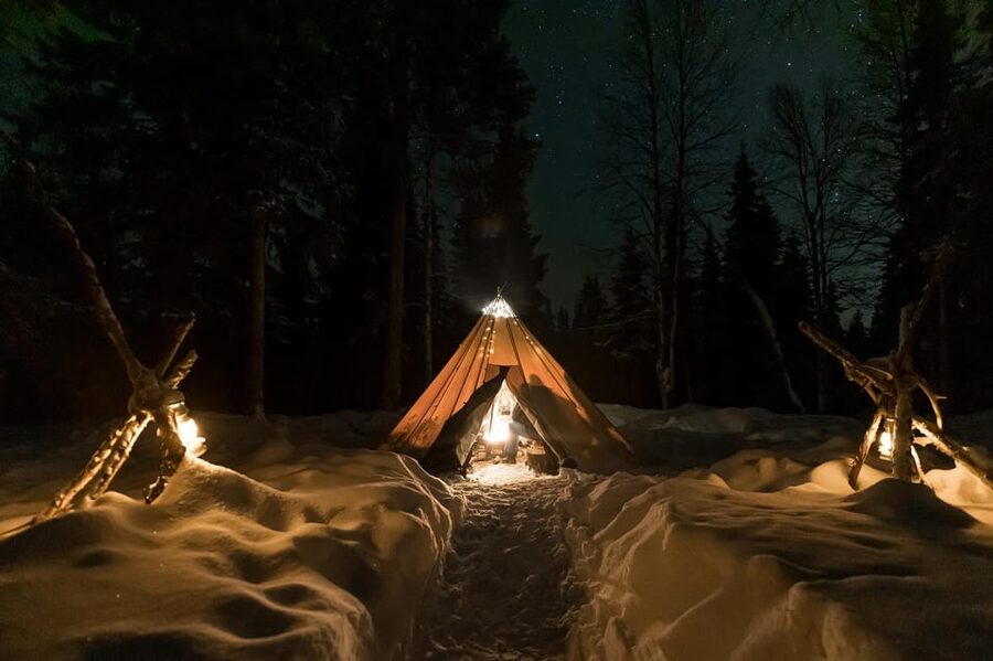 Ylläs: Fireside tasting in a traditional lavvo - The lavvu turns dinner into an Arctic experience