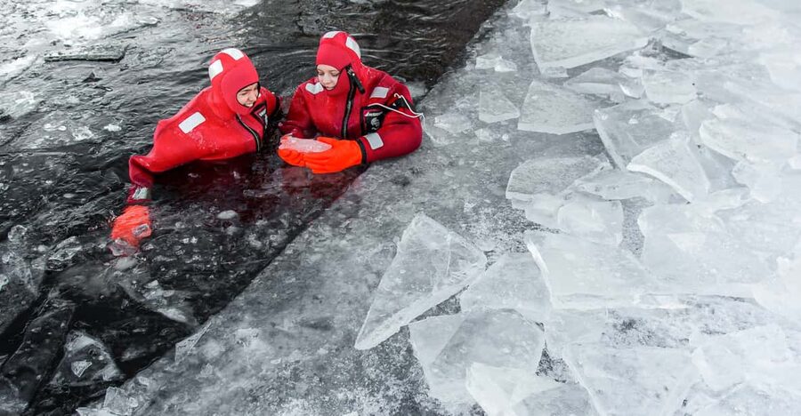 Ylläs: Lake Ylläsjärvi Ice-Floating Experience - Why this Finnish Arctic activity is unusual