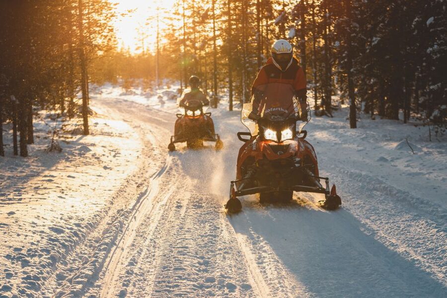 Ylläs: Snowmobile Tour to Arctic Snow Village & Snack - The essential details at a glance