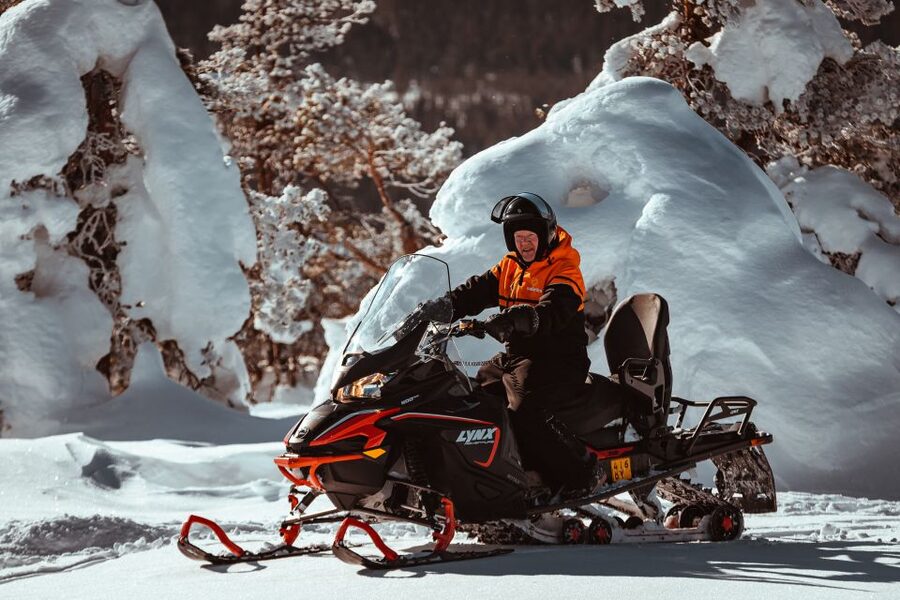 Ylläs: Snowmobiling ABC - Sharing a snowmobile with two people