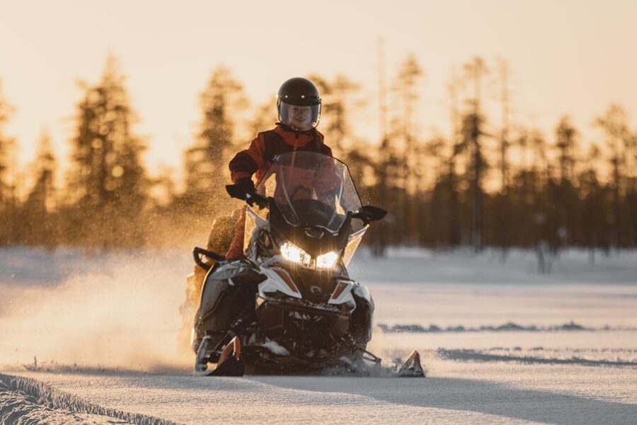 Ylläs: Wilderness Snowmobile Tour - Riding the hills, rivers, lakes, and swamps